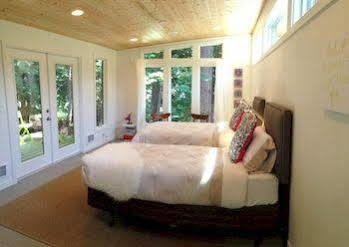 Nectar Yoga B&B On Bowen Island Horseshoe Bay Exterior photo